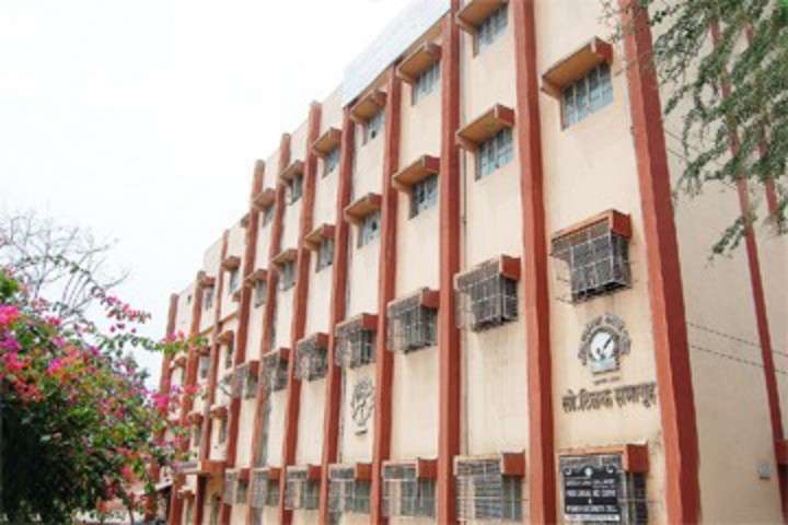 https://cache.careers360.mobi/media/colleges/social-media/media-gallery/22187/2018/11/30/Campus view of Akola Law College Akola_Campus-view.jpg